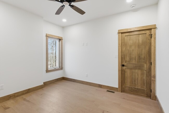 Building Photo - 106 Fairway Cir