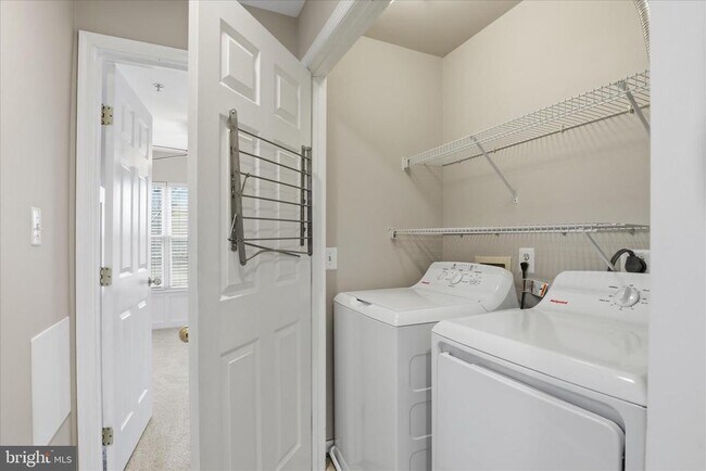 Building Photo - 5053 Kilburn St