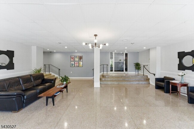 Building Photo - 415 Claremont Ave
