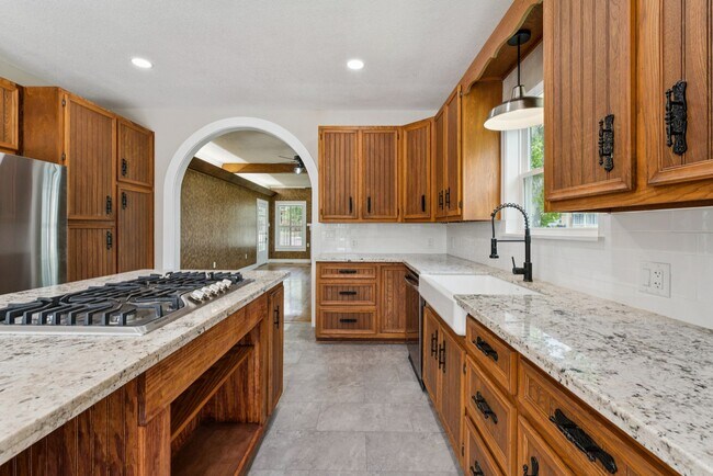 Building Photo - 3/2 Remodeled Home in Lampasas