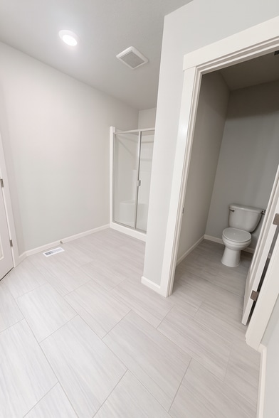 Master bathroom - 8143 SE Leafhopper St