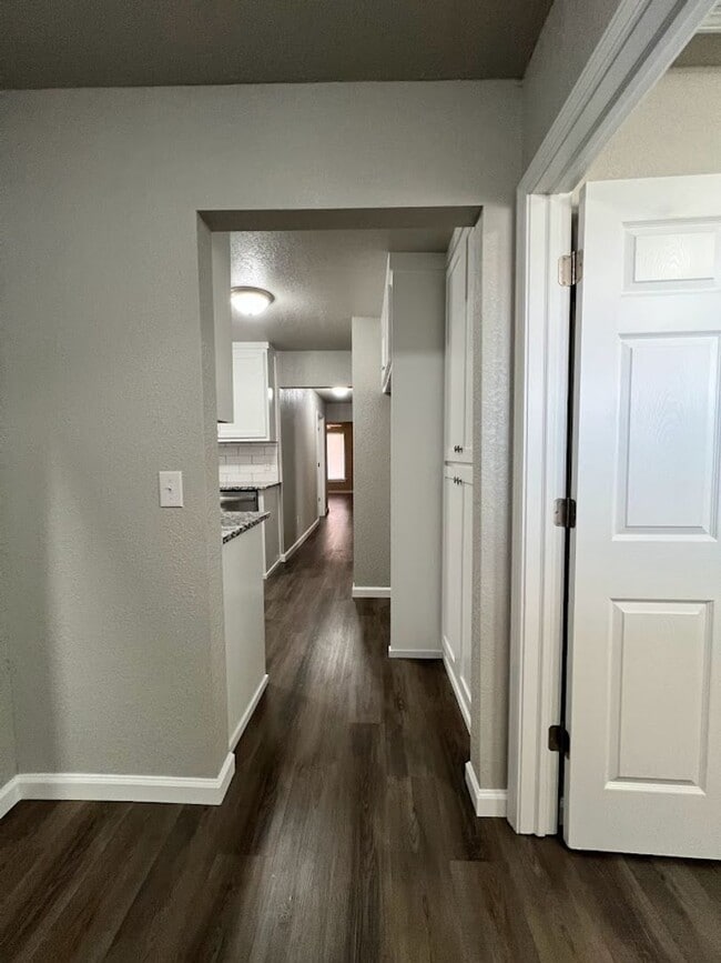 Building Photo - Beautifully Renovated 3 Bed, 1 Bath House