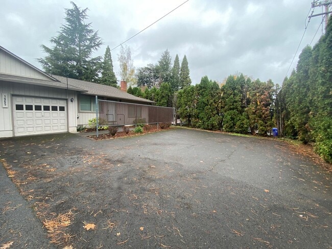 Building Photo - DW1217 - A