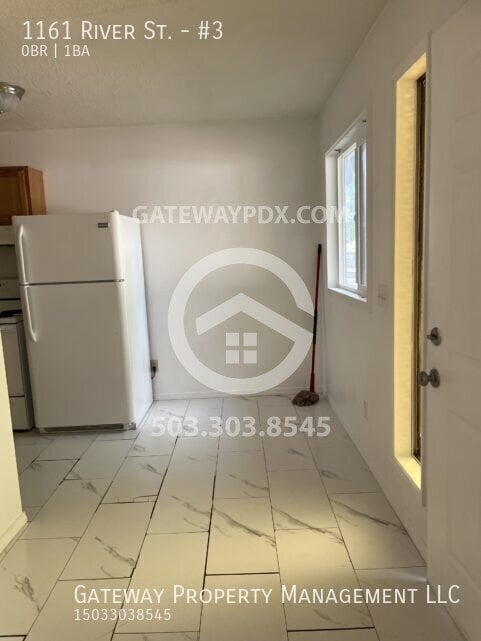 Building Photo - 1161 River St