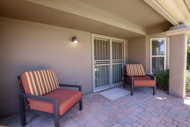 Building Photo - 1307 E Treasure Cove Dr