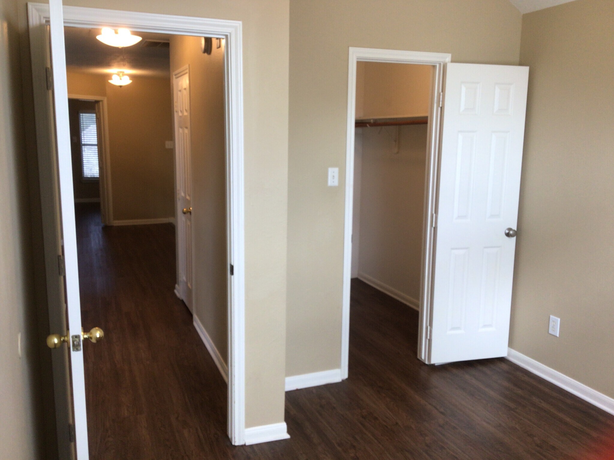 Building Photo - 411 Cedar Point Dr