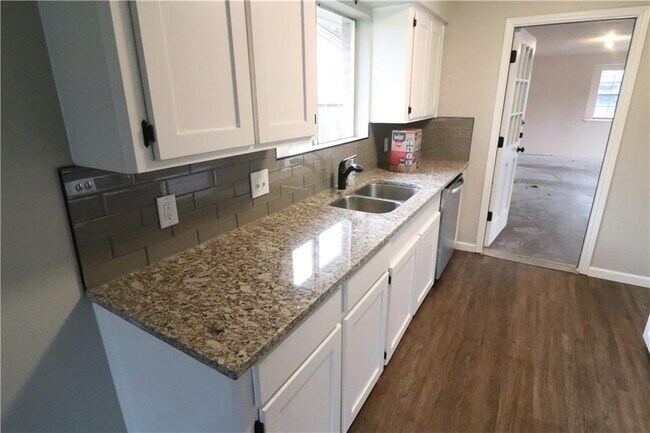 Building Photo - 5813 Crest Willow Dr