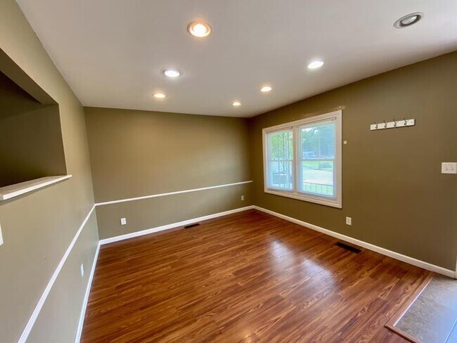 Building Photo - 3704 Timbercrest Dr NW