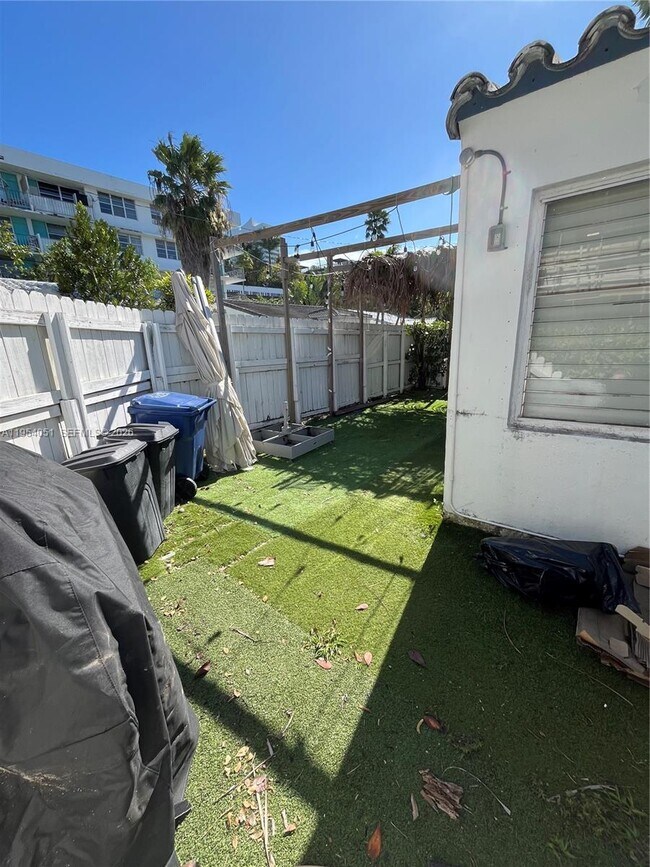 Building Photo - 6 Farrey Ln