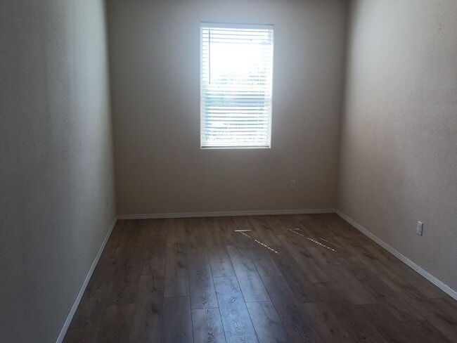 Building Photo - 3 Bedroom, 2 Bathroom Home! Schedule a Showing today!
