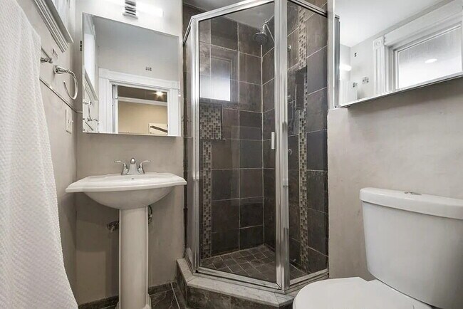 Building Photo - Comfortable and Spacious Rental Opportunity