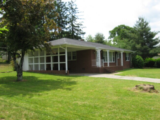 Building Photo - 307 Oak Grove Rd