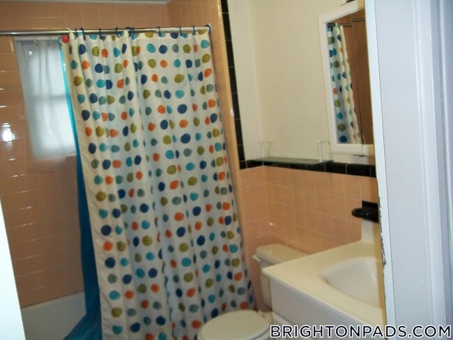 Building Photo - 72 Antwerp St