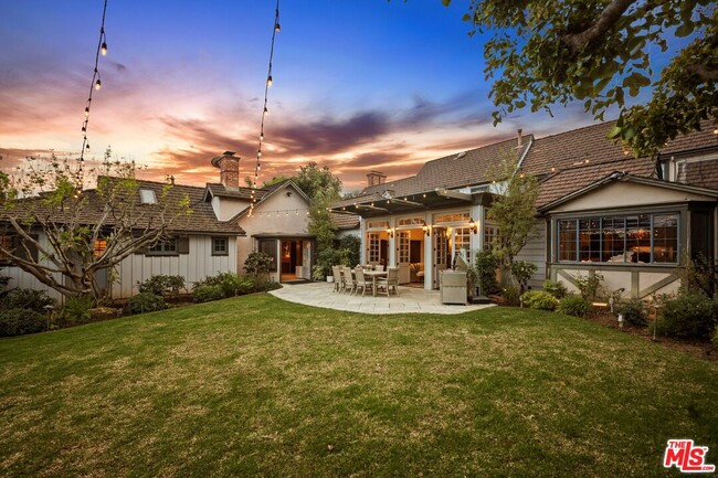 Building Photo - 708 Sierra Dr