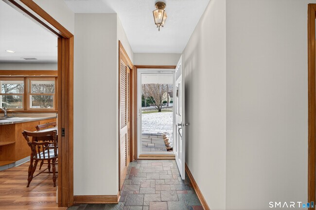 Building Photo - 9 Harbor View S