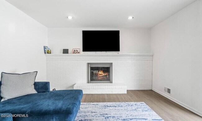 Building Photo - 16 Bridle Dr