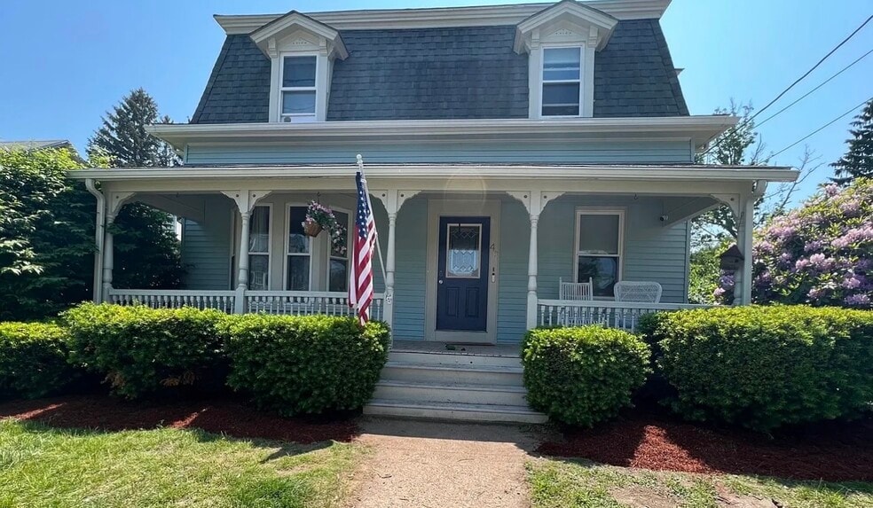 View of the front of the property - 48 Bank St