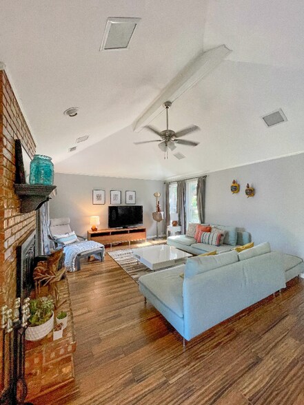 Building Photo - 3008 Osceola Dr