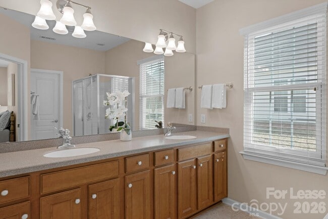 Building Photo - 2076 Belair Dr