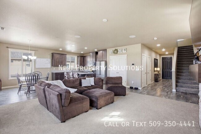 Building Photo - 1111 Hilltop Ave NE