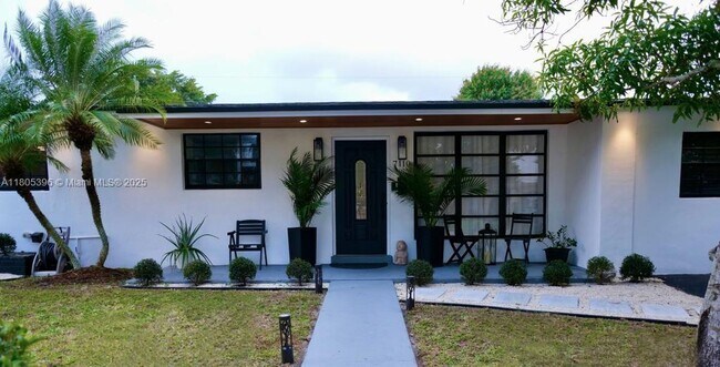 Primary Photo - 7110 Duval St