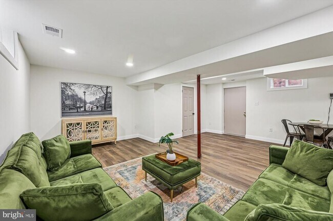 Building Photo - 4250 Piper Ln