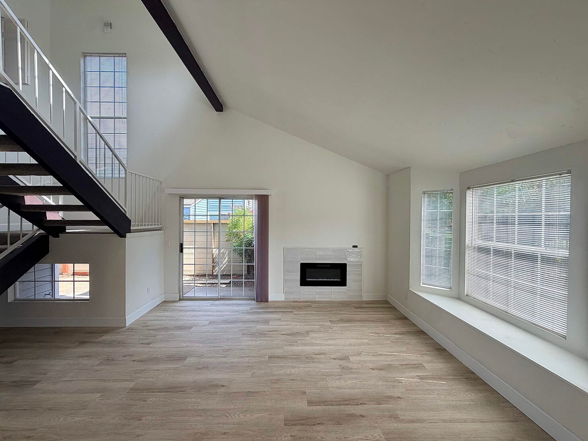 Building Photo - 1448 Plymouth Rock Way