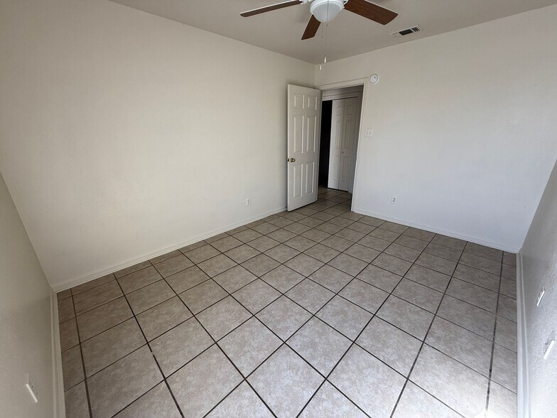 Building Photo - 1309 Nicholas Cir