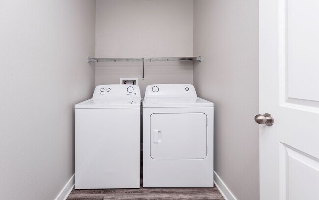 Building Photo - HUGE TOWNHOME!! 2 Bedroom, 3.5 Bathroom Townhome in Grimes!