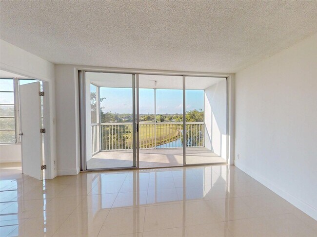 Building Photo - 3080 N Course Dr
