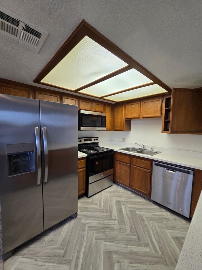 Building Photo - A Nicely Remodeled 2 Bedroom upstairs unit...