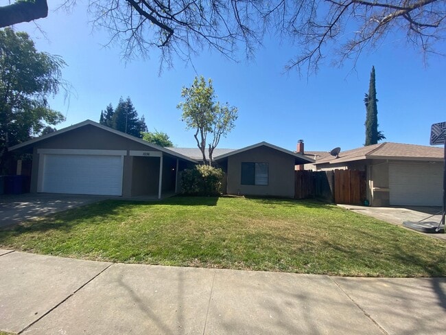 Building Photo - COZY HOME! APPLY NOW!