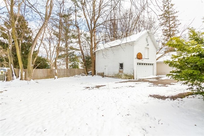 Building Photo - 98 South Ave