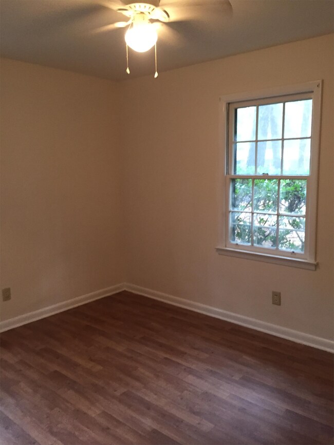 Building Photo - 520 Mimosa Pl
