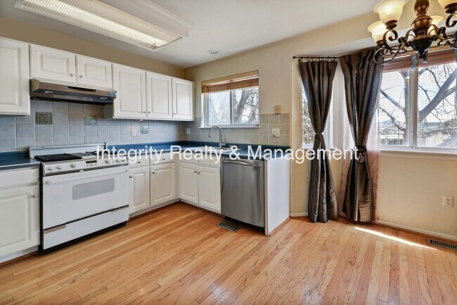 Building Photo - 4812 N Silverlace Dr