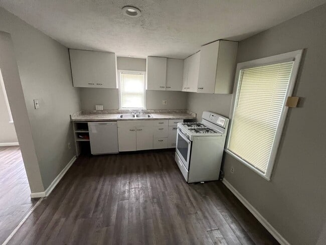 Building Photo - Spacious & Elegant 4-Bedroom Home with Exclusive Rent Discounts!