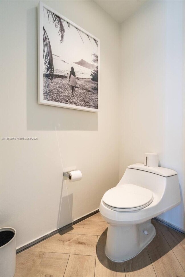 Building Photo - 2201 Collins Ave