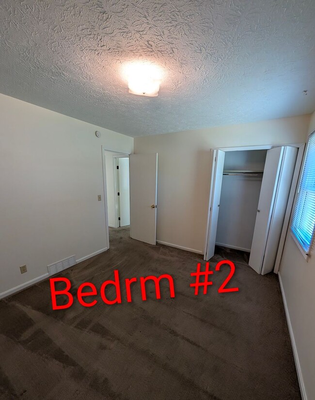 Building Photo - Avon 2 bedroom Duplex