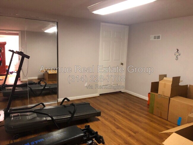 Building Photo - 733 Jares Ct