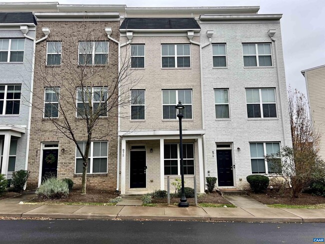 Building Photo - 872 Estes St