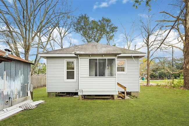 Building Photo - 830 Ross St