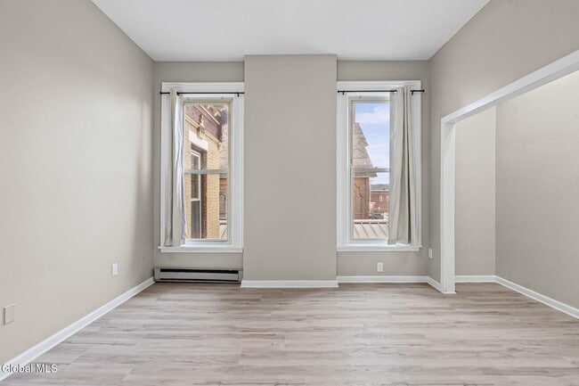 Building Photo - 821 23rd St