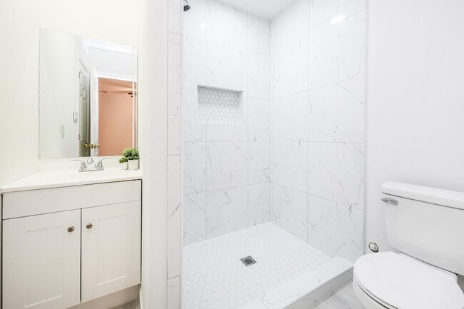 Building Photo - 1005 Andrew Ave