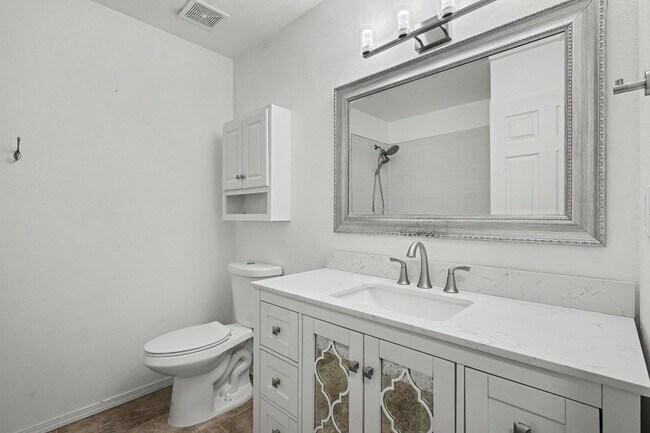 Building Photo - 2720 Northridge Dr
