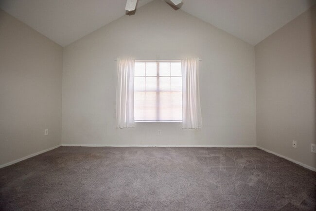 Building Photo - Beautiful 2 bed 2.5 bath Townhouse in Mesa!