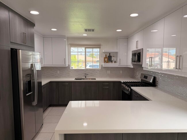 Building Photo - 51905 Avenida Velasco