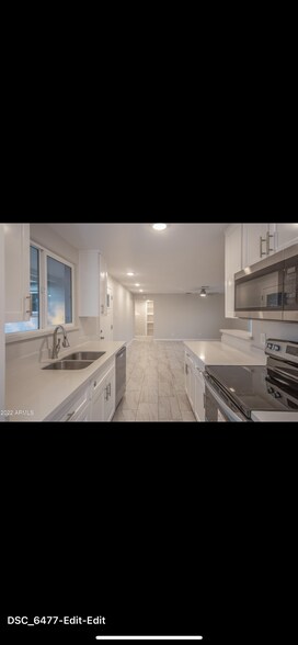 Building Photo - 2921 W Highland Ave