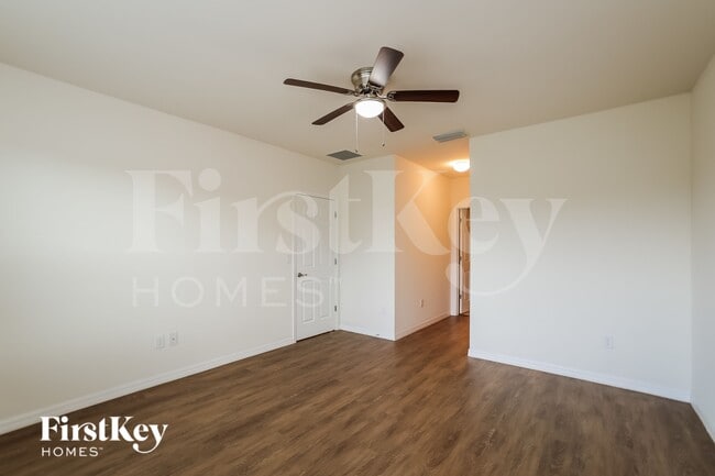 Building Photo - 119 SE 20th St