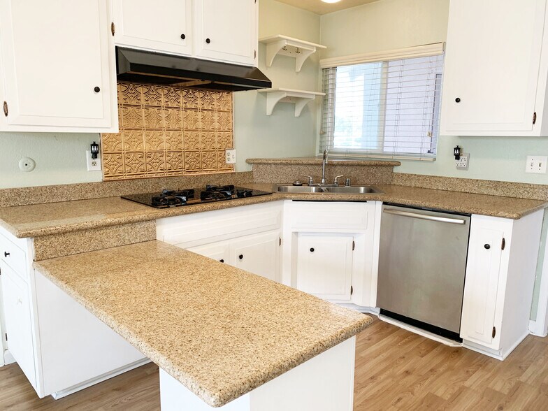 Building Photo - 9687 Azalea Cir