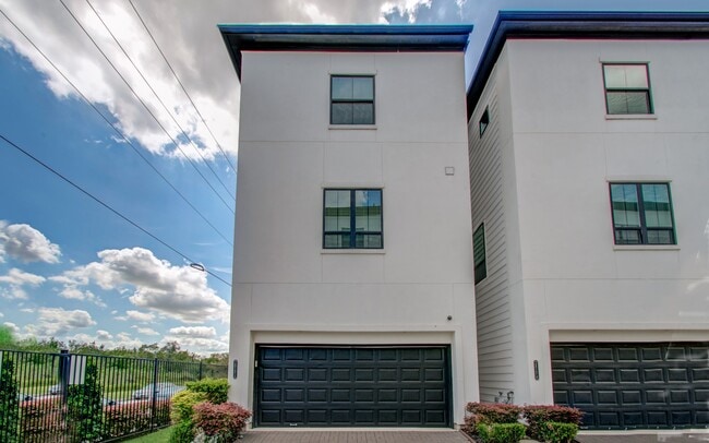 Building Photo - 2812 Grand Fountains Dr